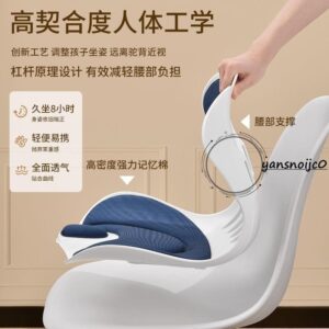 孩子一坐下就駝背？護腰坐墊、減壓坐墊與閱讀架的實用解法