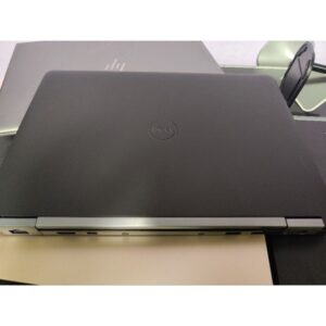 買商務筆電最怕什麼？多開卡頓、Type-C 不穩與螢幕刺眼的解法