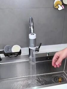 延伸水龍頭安裝教學：360度旋轉與抽拉設計怎麼用才不會卡水垢？