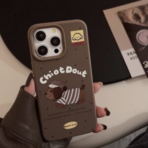 灰棕睡衣狗手機殼 vs. 素色簡約手機殼：哪一種更適合你？（iPhone）