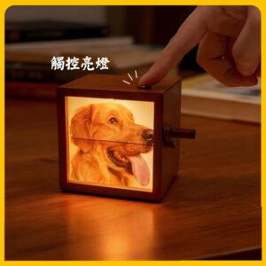 手搖翻頁書旋轉相框 vs. 傳統相框：哪一種更適合做客製照片禮物？