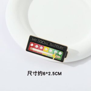社交電池胸針怎麼解決「我不想多聊」的尷尬？