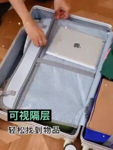 杯架設計與萬向靜音輪：選購登機箱時，如何兼顧好推與日常便利？