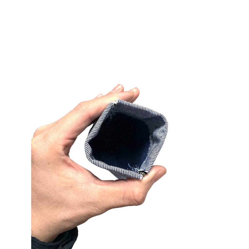 彈片/磁吸開合與收納示意