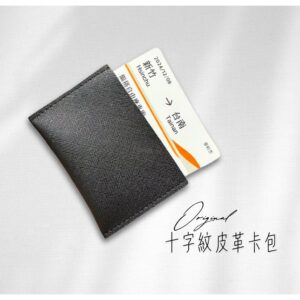 十字紋皮革卡包怎麼選：兼顧日常收納與質感的卡套解法