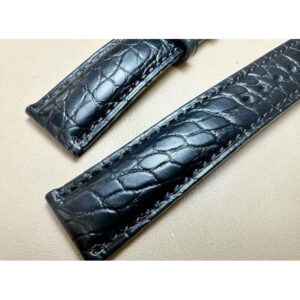 圓紋鱷魚皮錶帶 vs. 其他紋路錶帶：視覺、觸感與日常搭配差在哪？