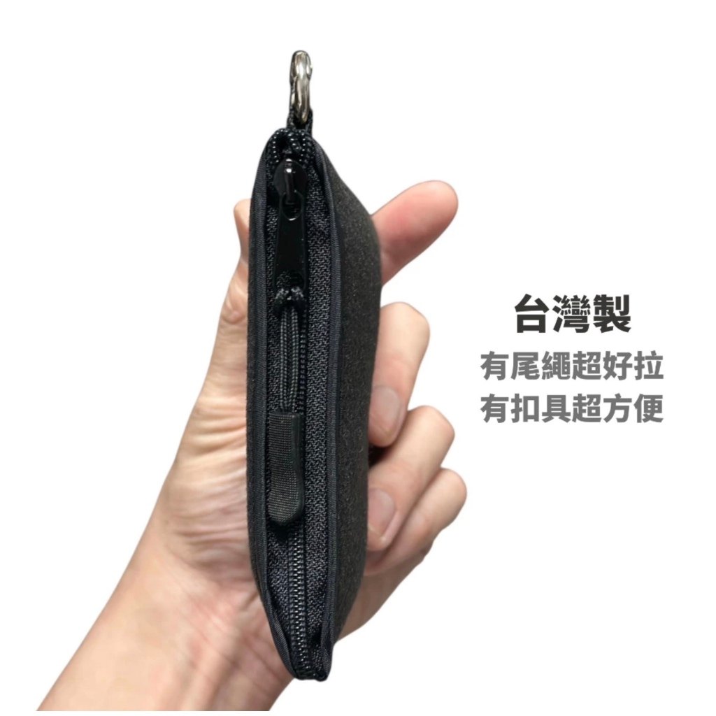 放4本護照收納包與單本護照夾的概念對照