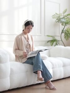 用耳罩式耳機把通勤噪音「降下來」：ANC 主動降噪與 12H 續航怎麼選