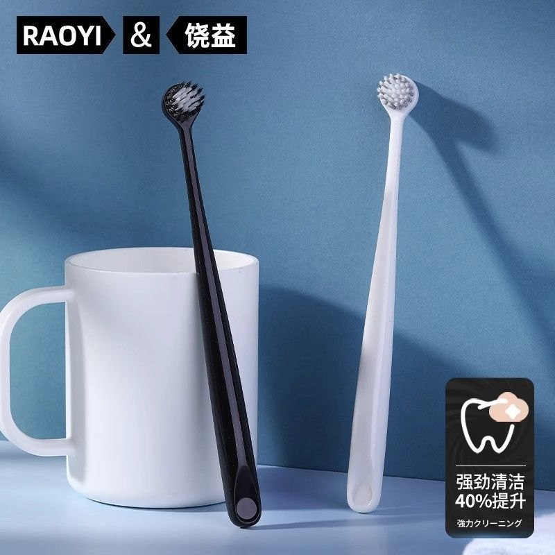 小圓頭牙刷在臼齒後段的操作示意