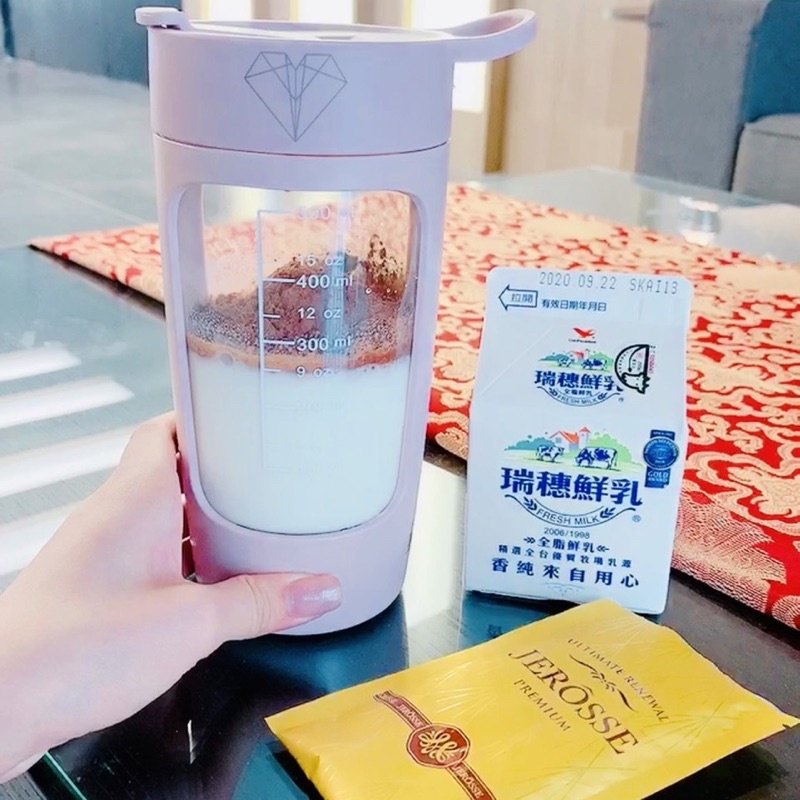 手動攪拌與電動攪拌的差異示意